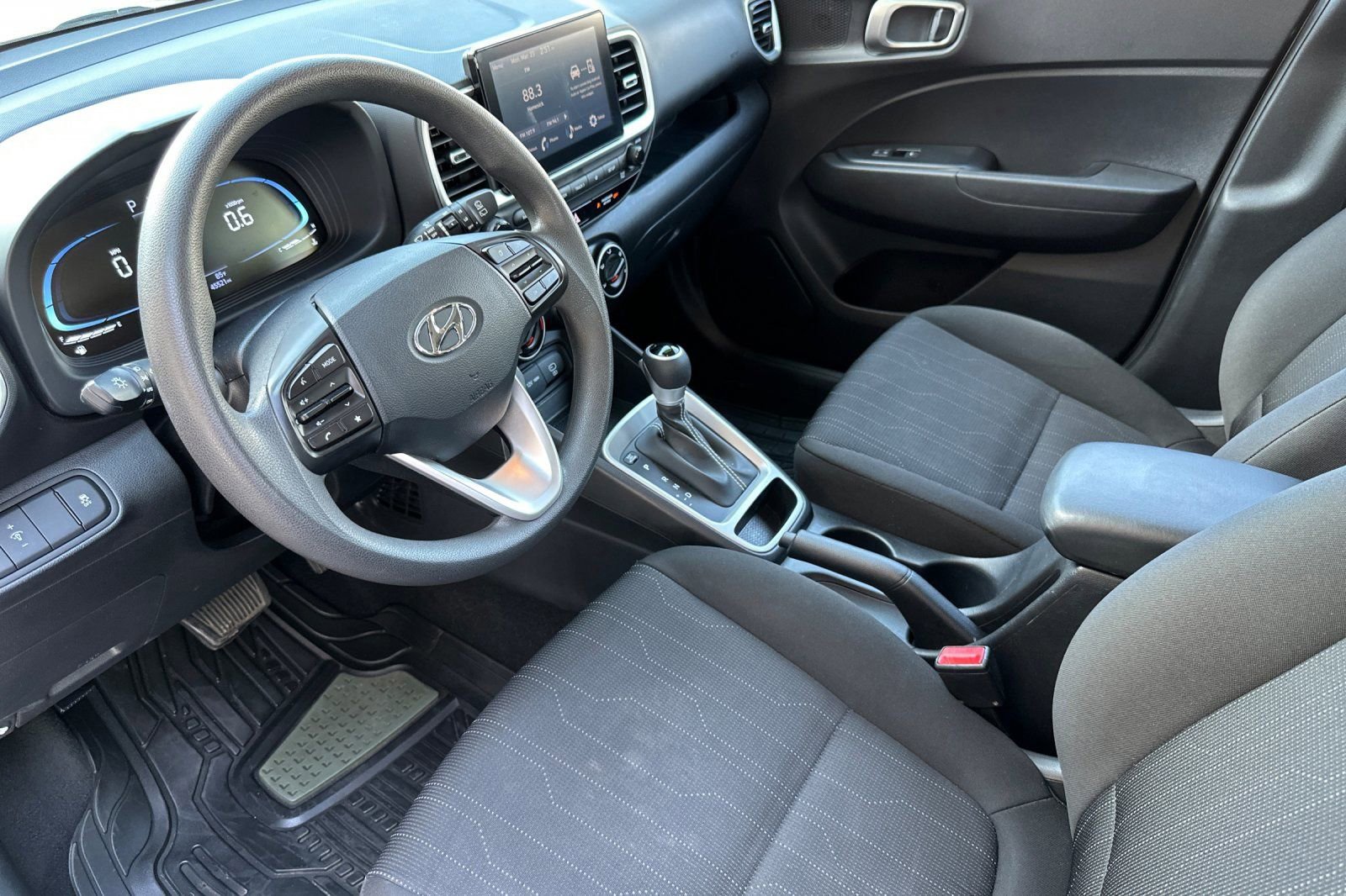 Used 2024 Hyundai Venue SE image 10