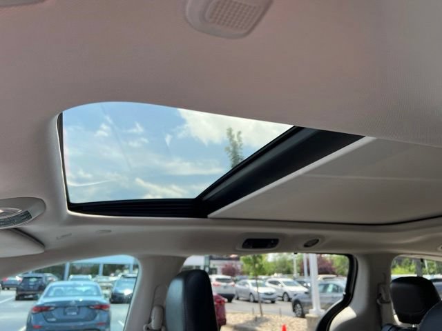 Used 2018 Chrysler Pacifica Limited FWD image 25