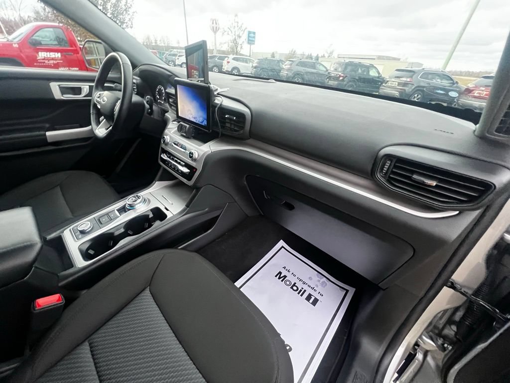 Used 2023 Ford Explorer XLT AWD/4WD image 28