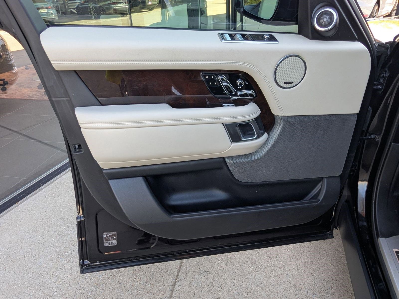 Used 2019 Land Rover Range Rover Long Wheelbase Supercharged image 13