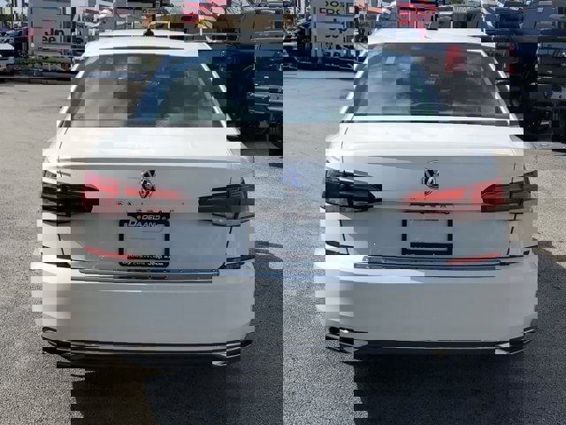 Used 2021 Volkswagen Passat 2.0T SE image 6