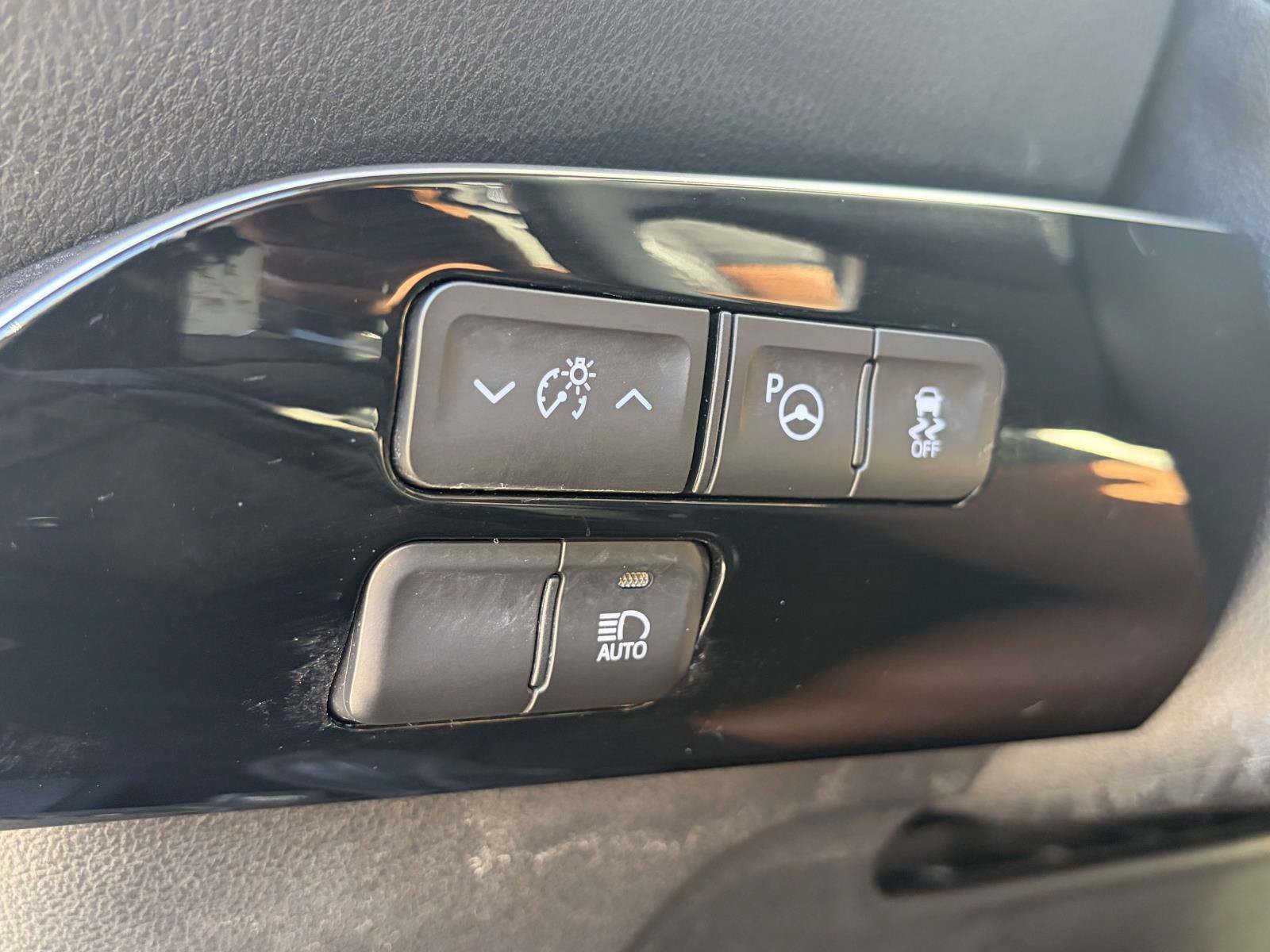 Used 2016 Toyota Prius Four Touring w/ Premium Convenience Package FWD image 15