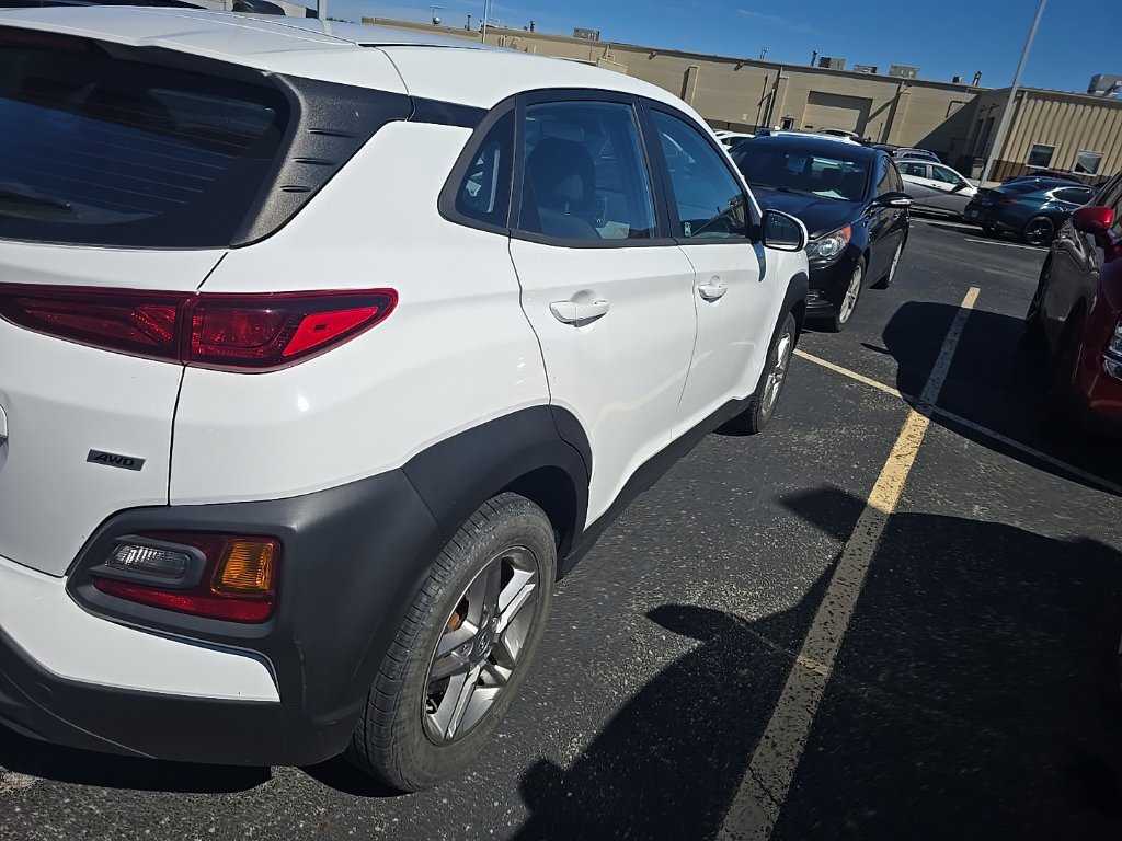 Used 2021 Hyundai Kona SE AWD/4WD image 3