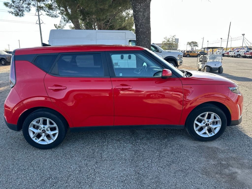Used 2024 Kia Soul LX w/ Option Group 015 FWD image 3