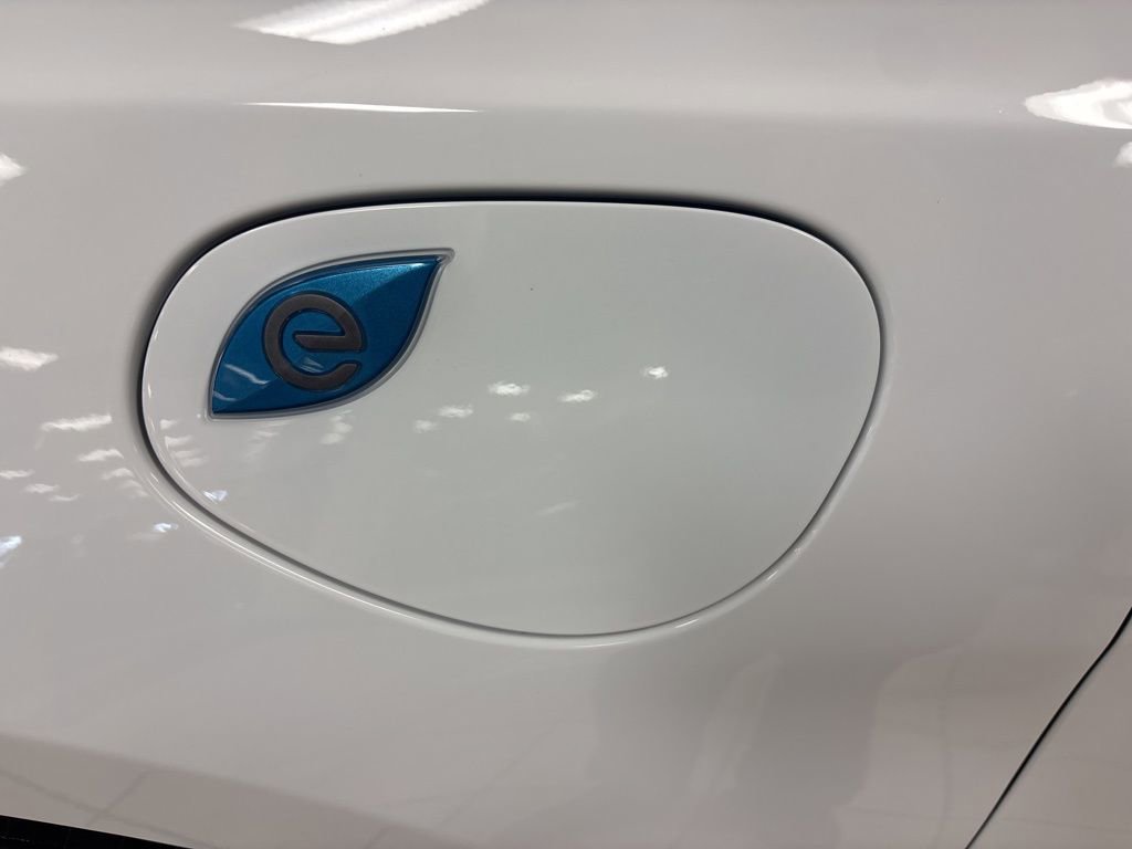 Used 2023 Chrysler Pacifica Touring-L image 7