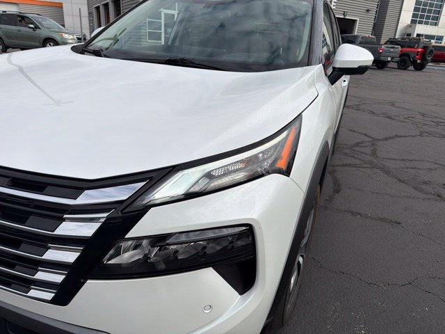 Used 2025 Nissan Rogue SL w/ SL Premium Package AWD/4WD image 14