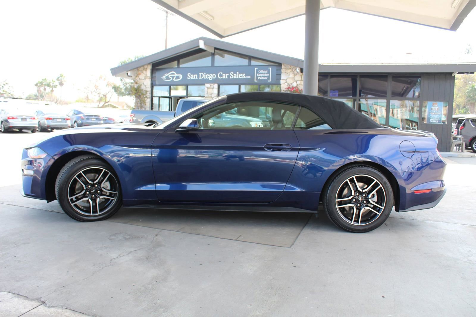 Used 2019 Ford Mustang Premium image 2