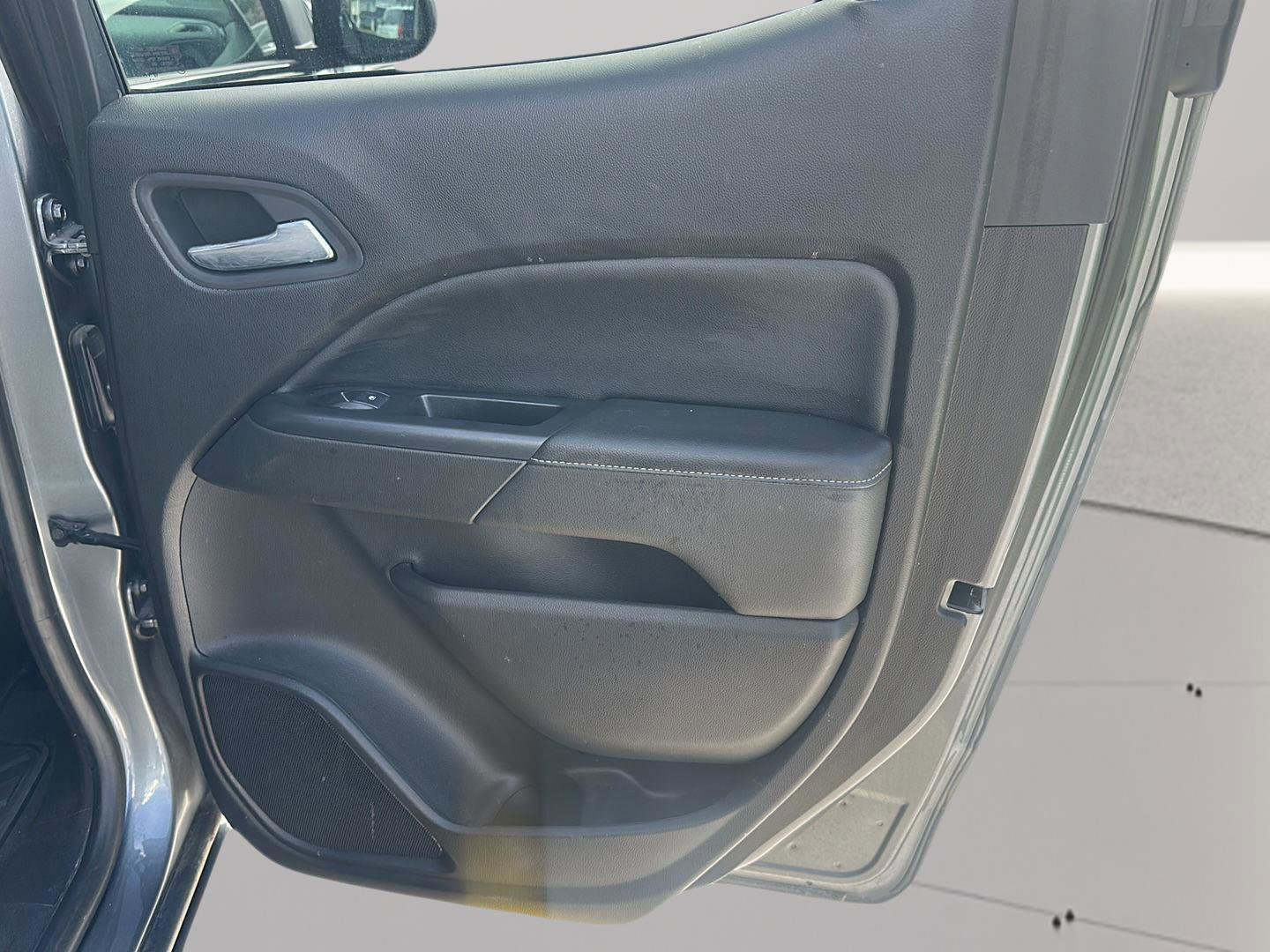 Used 2020 GMC Canyon SLE w/ Elevation Edition image 17