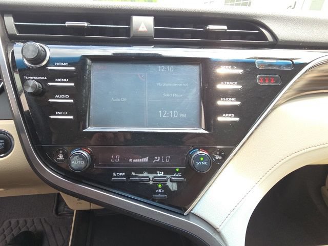 Used 2018 Toyota Camry XLE FWD image 15