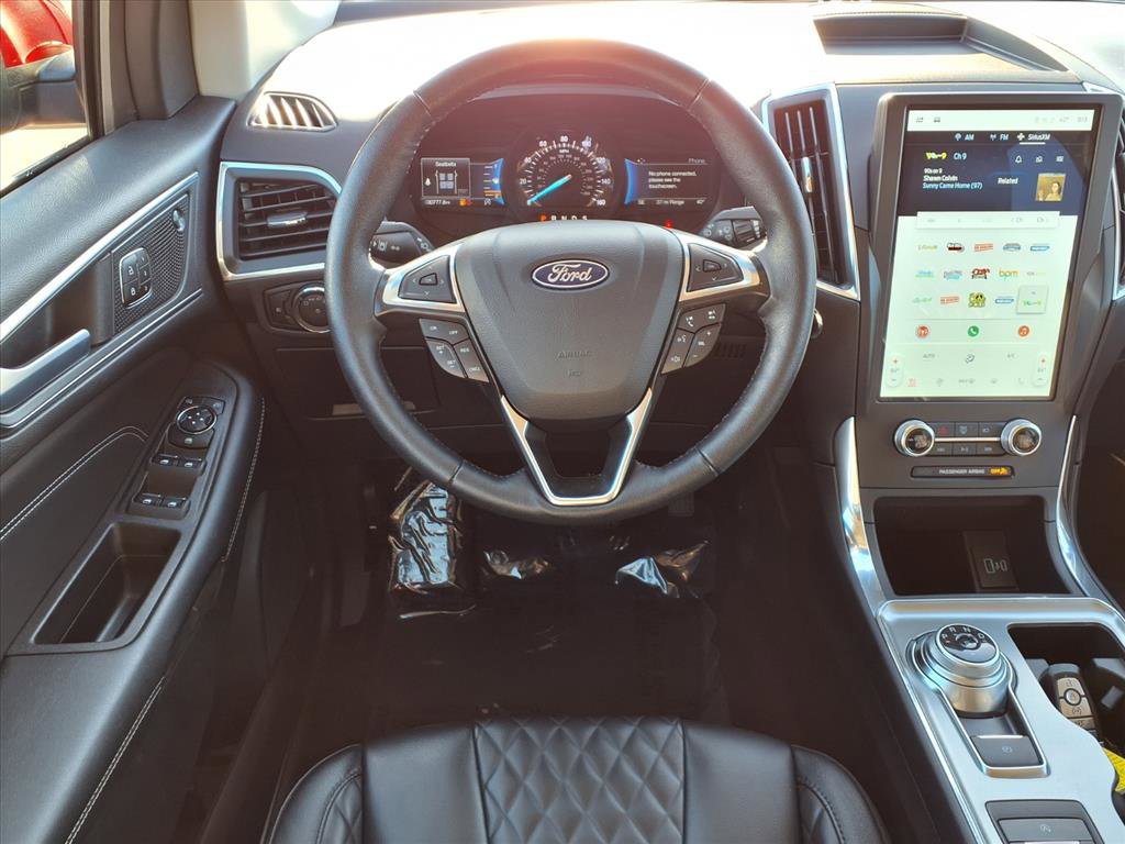 Used 2024 Ford Edge Titanium image 3
