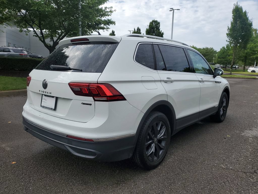 Used 2022 Volkswagen Tiguan SE w/ Panoramic Sunroof Package AWD/4WD image 4