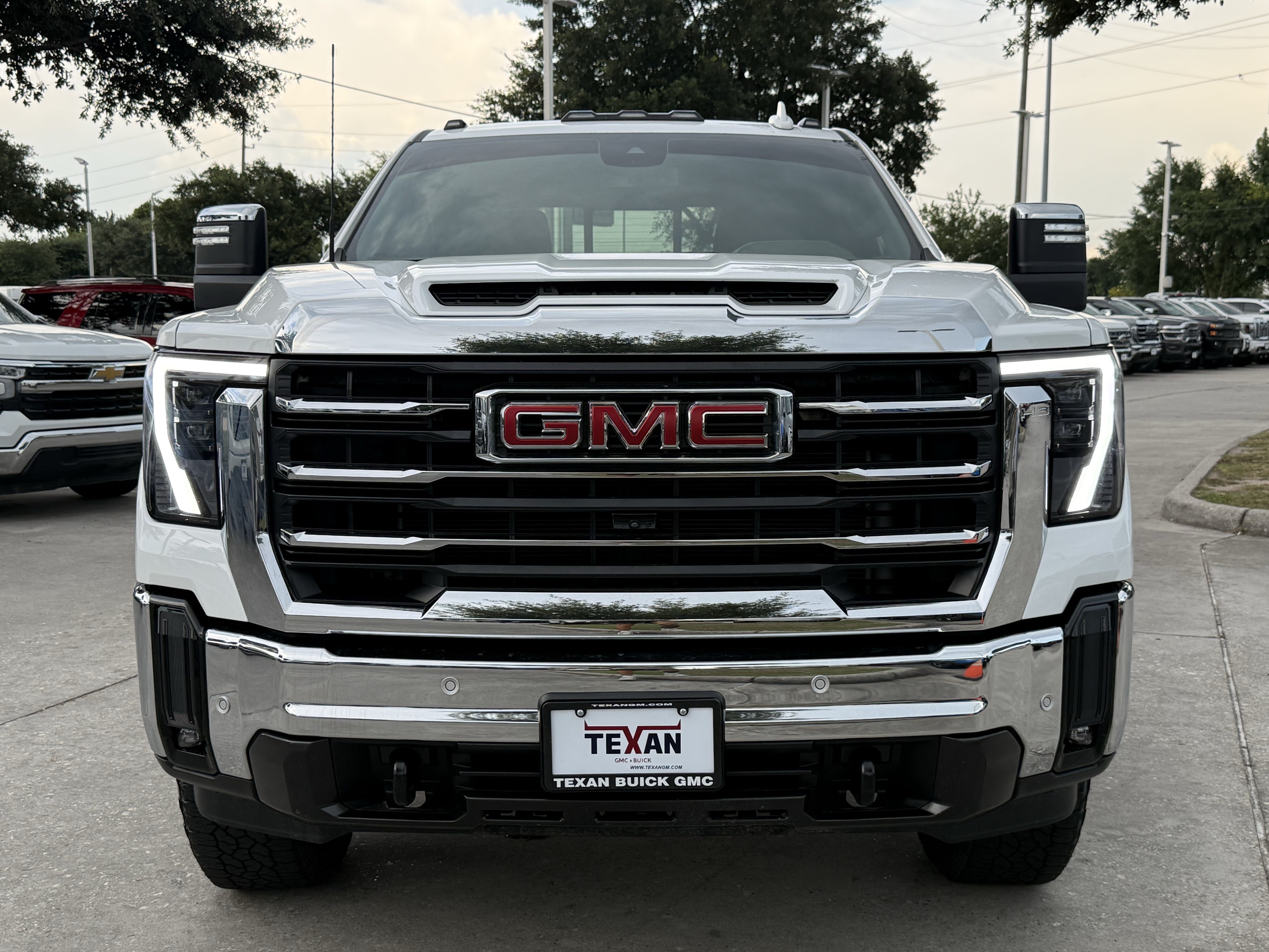 Used 2025 GMC Sierra 2500 SLT AWD/4WD image 9