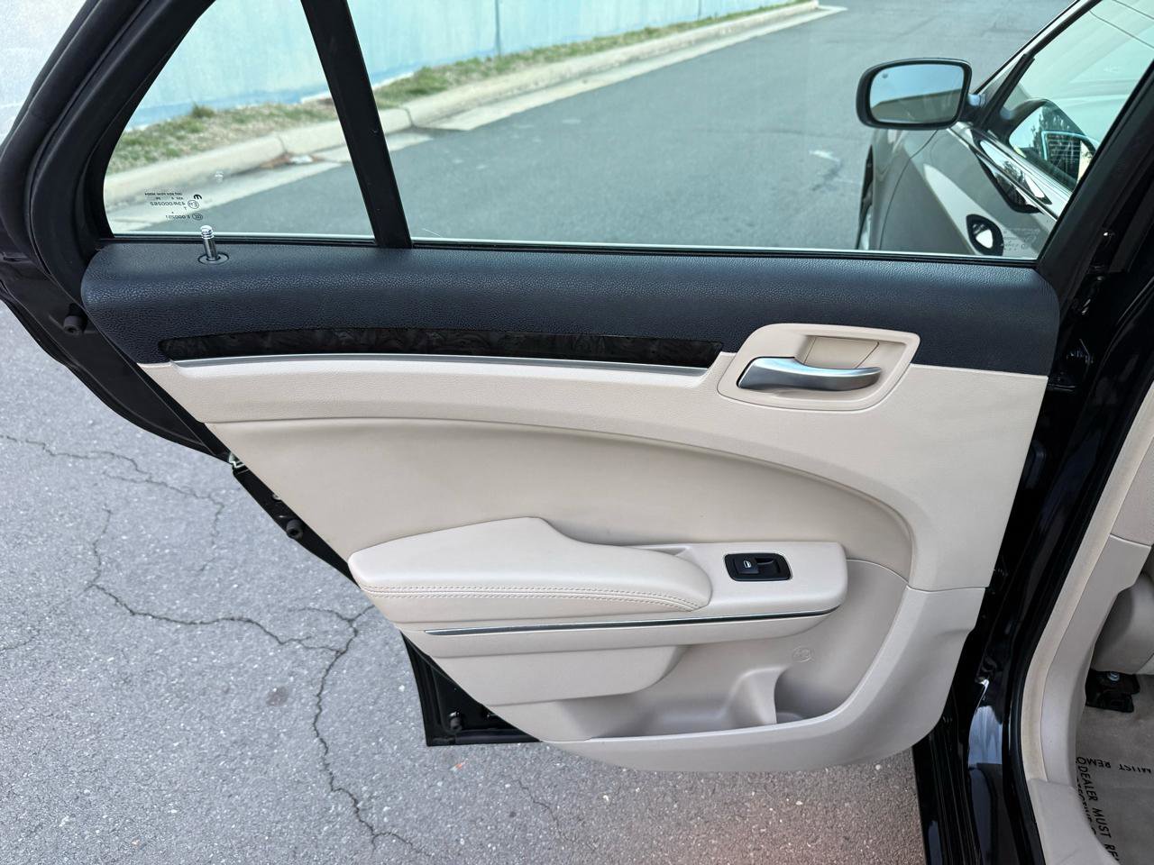 Used 2014 Chrysler 300 image 18