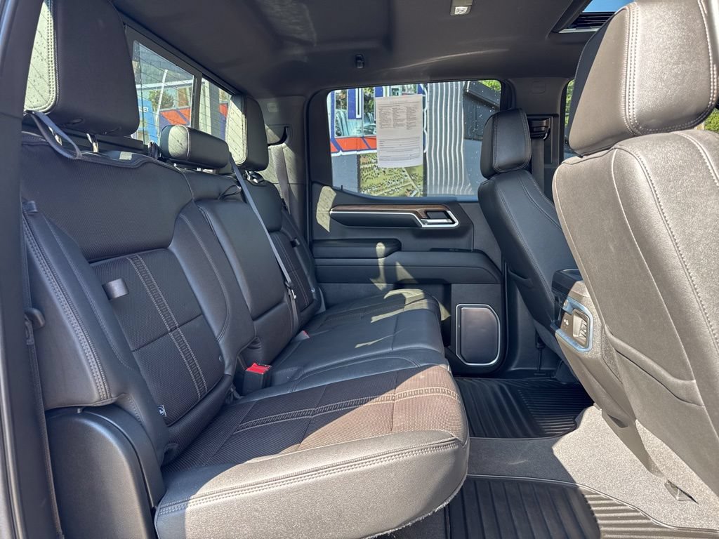 Used 2022 Chevrolet Silverado 1500 High Country w/ Technology Package AWD/4WD image 15
