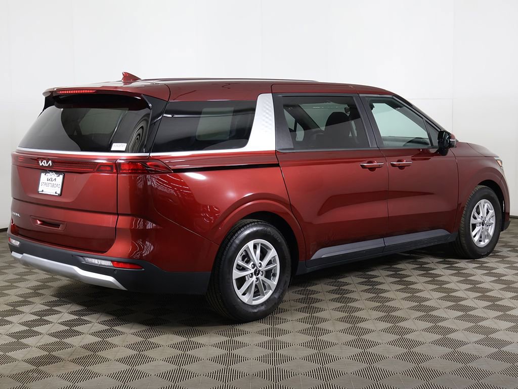 Used 2023 Kia Carnival LX image 11