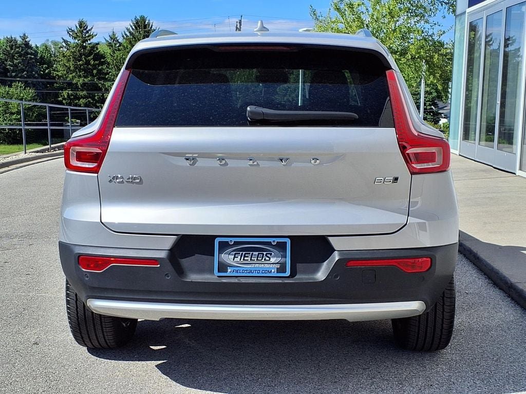Certified 2025 Volvo XC40 B5 Core AWD/4WD image 4