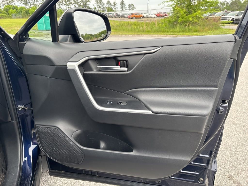 Used 2022 Toyota RAV4 XLE FWD image 38