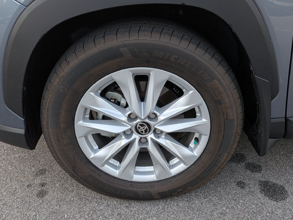 Used 2026 Toyota Corolla Cross LE FWD image 7