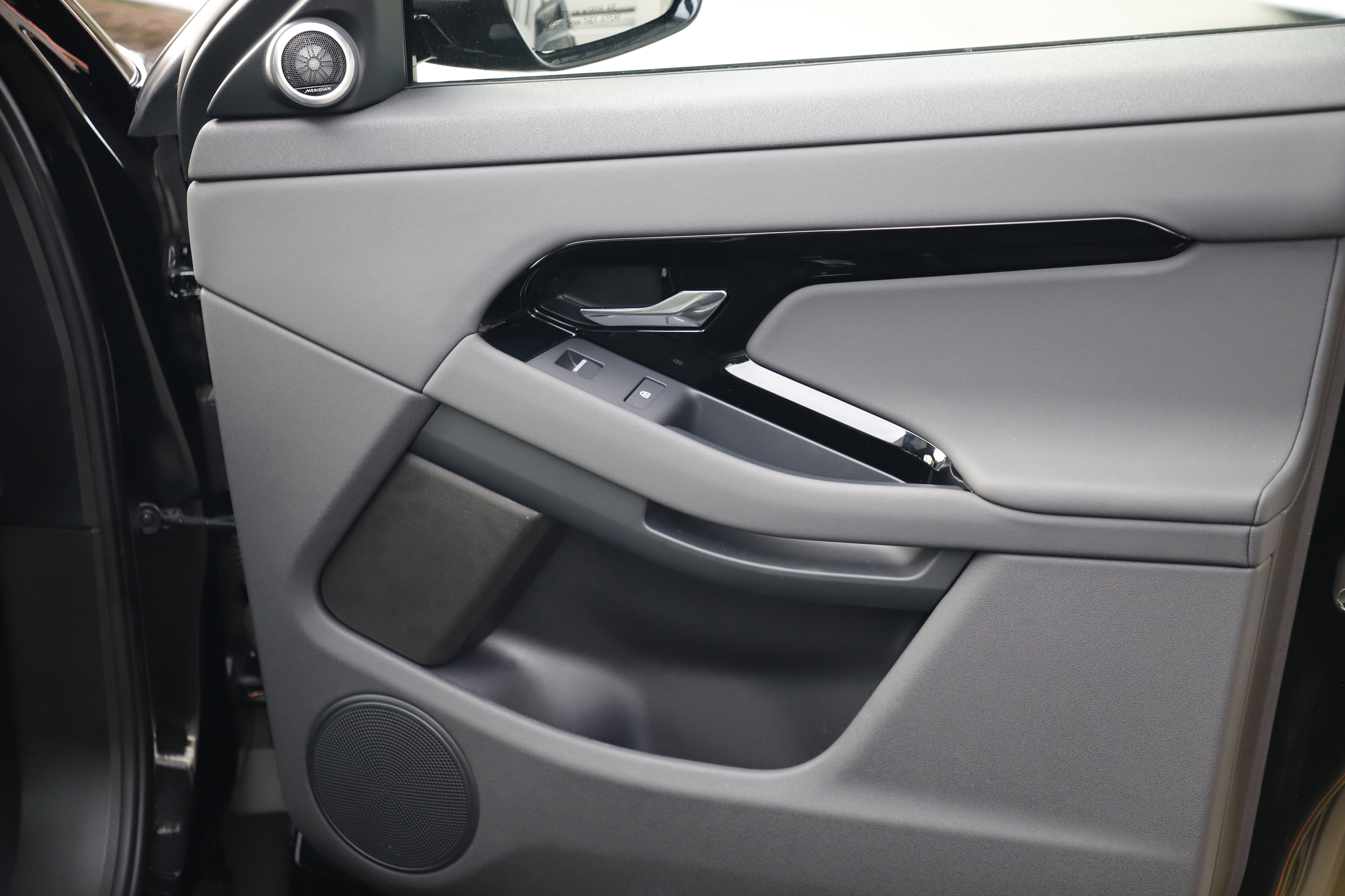 Certified 2025 Land Rover Range Rover Evoque S image 9