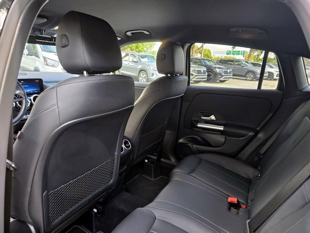 Used 2025 Mercedes-Benz GLA 250 image 33