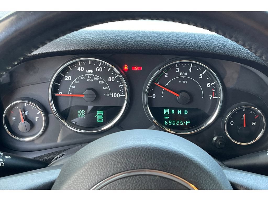 Used 2017 Jeep Wrangler Unlimited Sahara w/ Connectivity Group AWD/4WD image 34