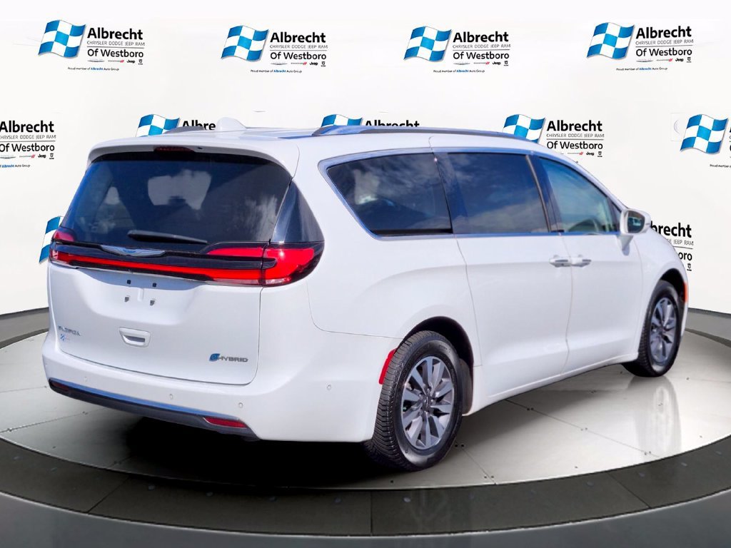 Used 2021 Chrysler Pacifica Touring-L w/ Uconnect Theater Family Group FWD image 5