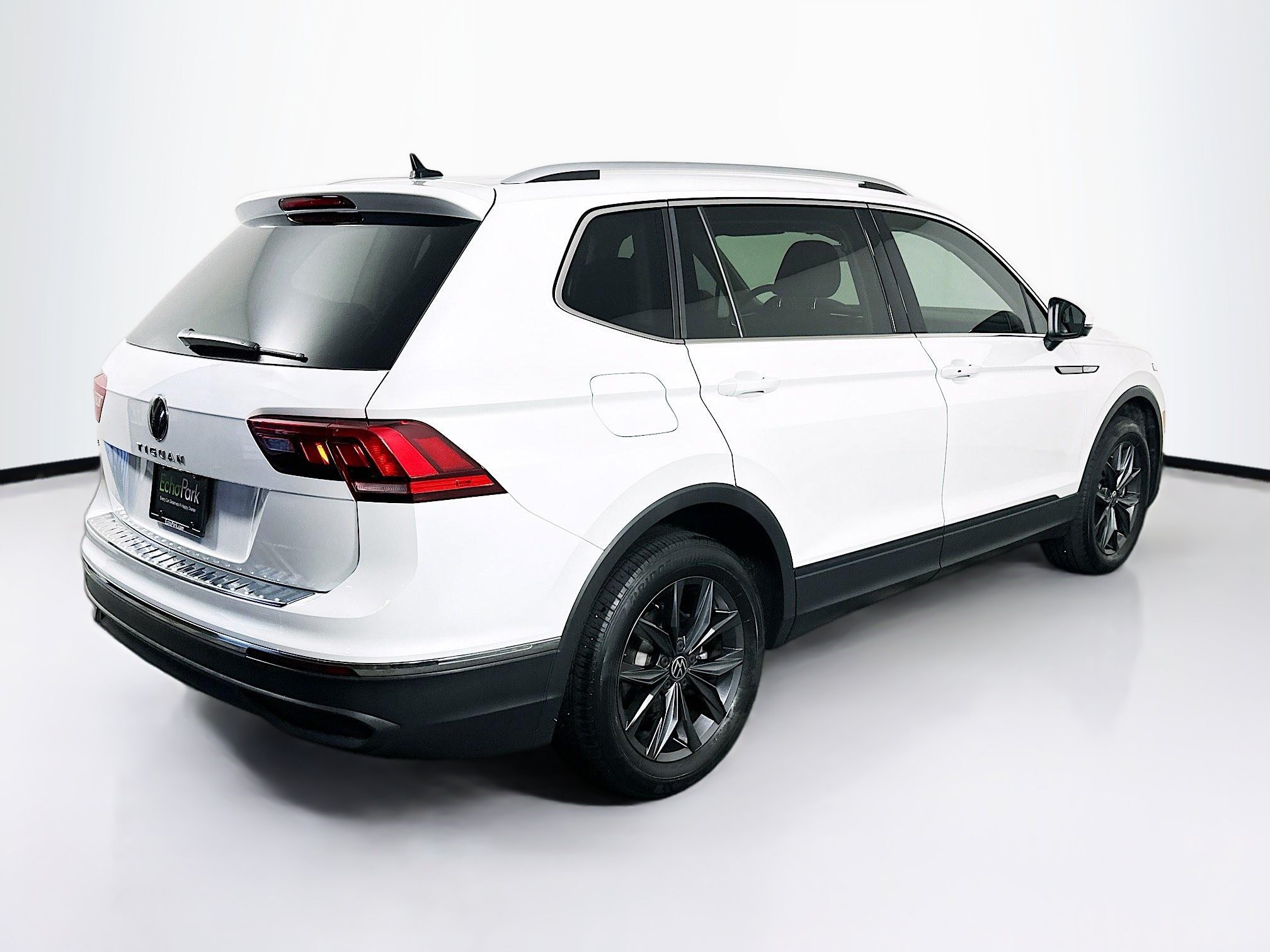 Used 2023 Volkswagen Tiguan SE FWD image 9