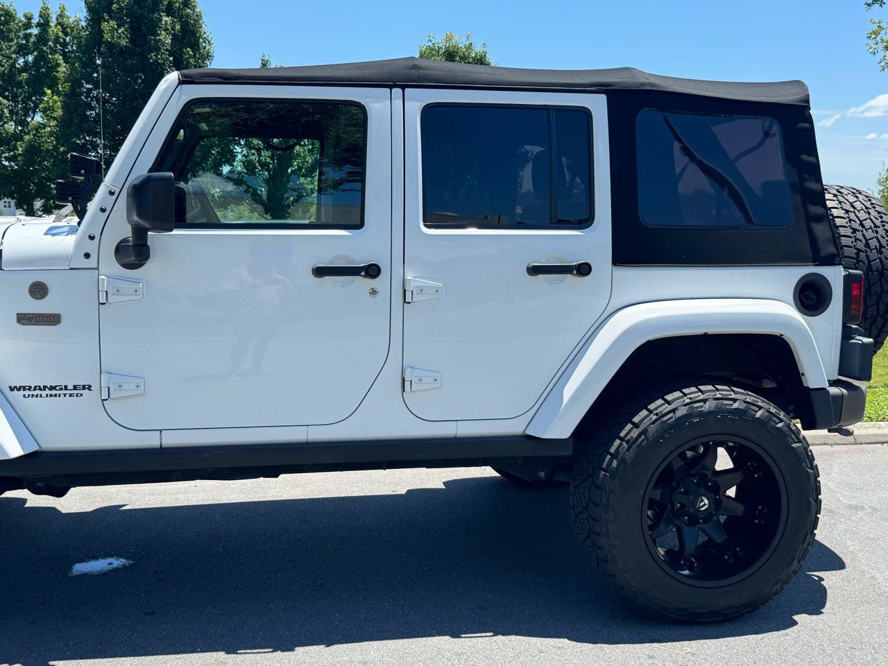 Used 2016 Jeep Wrangler Unlimited Sahara AWD/4WD image 8