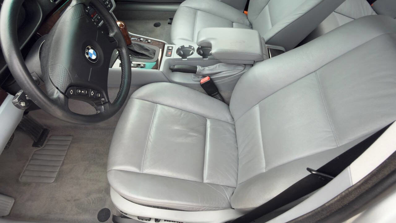 Used 2001 BMW 330i Sedan image 22