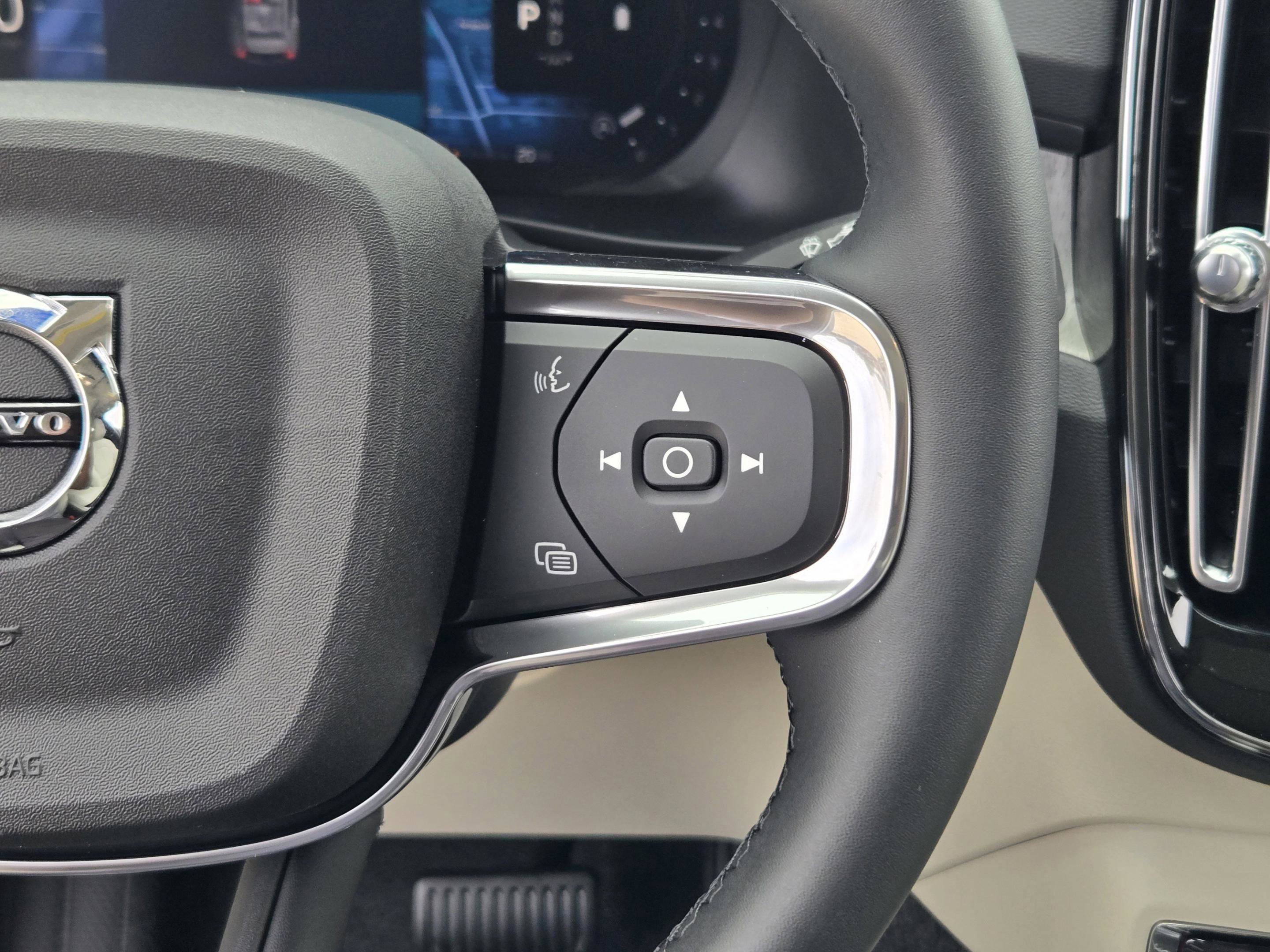 New 2026 Volvo XC40 B5 Plus w/ Protection Package Premier AWD/4WD image 25