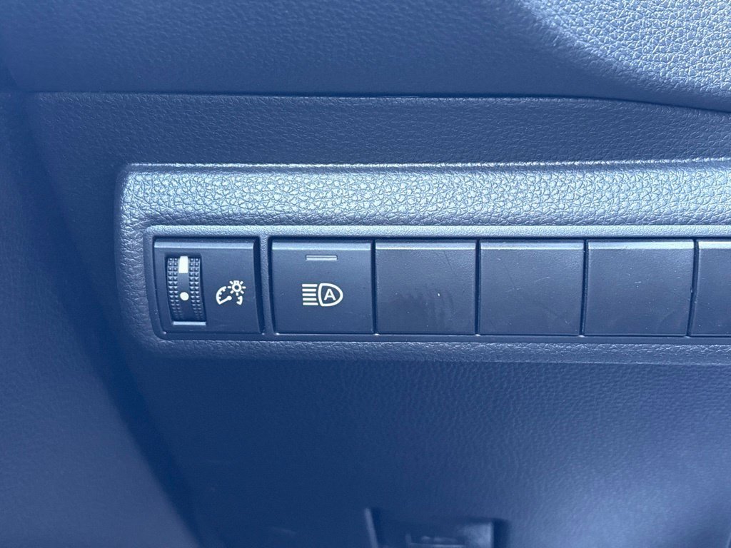 Used 2025 Toyota Corolla LE FWD image 30