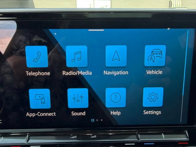 Certified 2024 Volkswagen Atlas Cross Sport SE AWD/4WD image 9