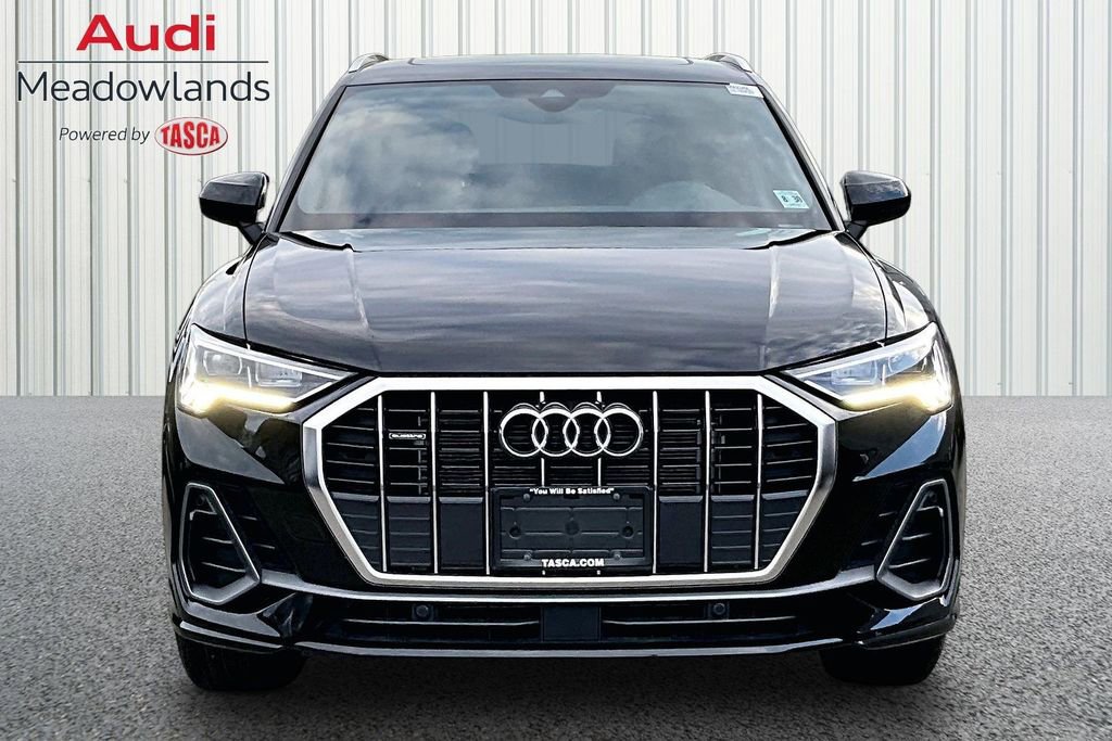 Used 2025 Audi Q3 2.0T Premium w/ Convenience Package image 2