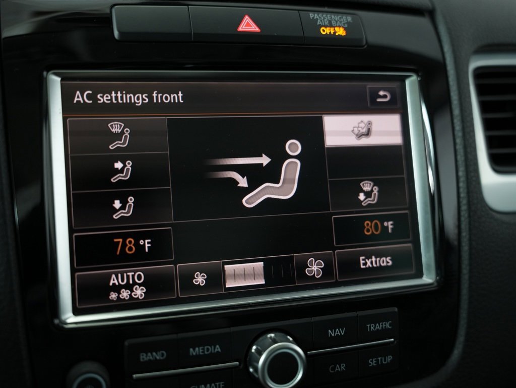 Used 2013 Volkswagen Touareg VR6 image 25