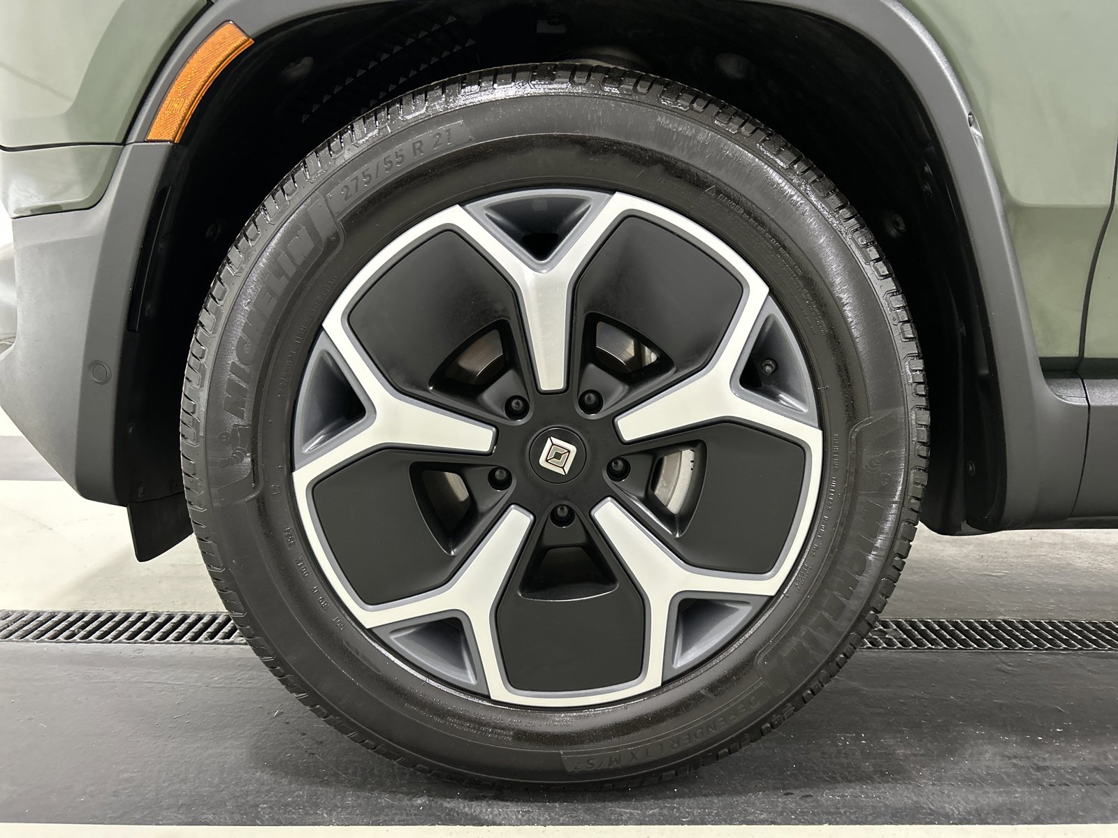 Used 2024 Rivian R1S Adventure AWD/4WD image 9