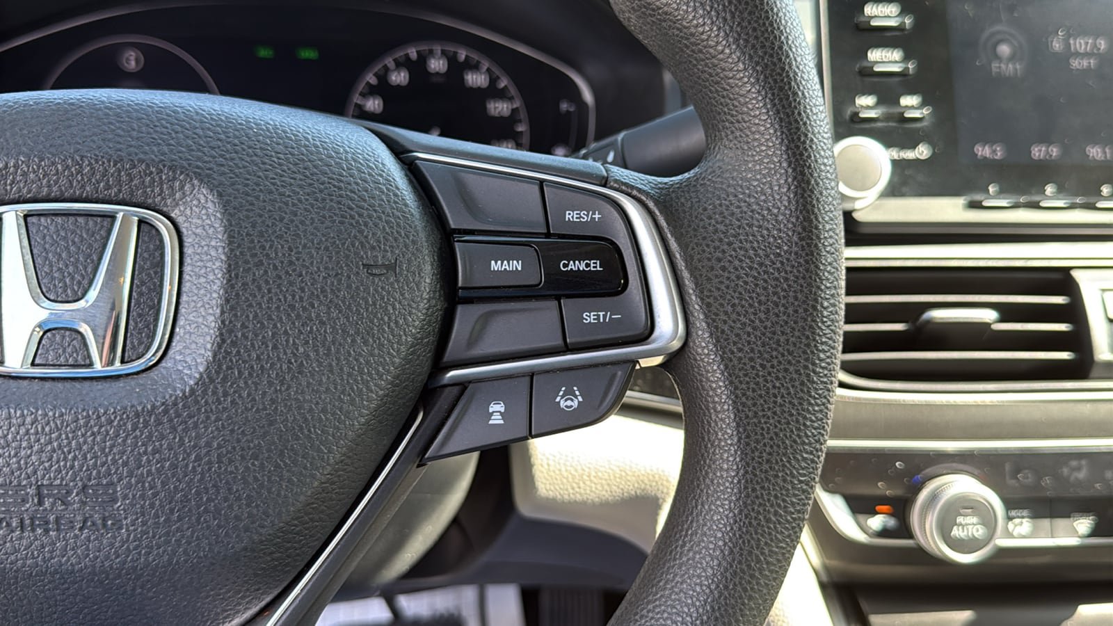 Used 2018 Honda Accord LX image 13