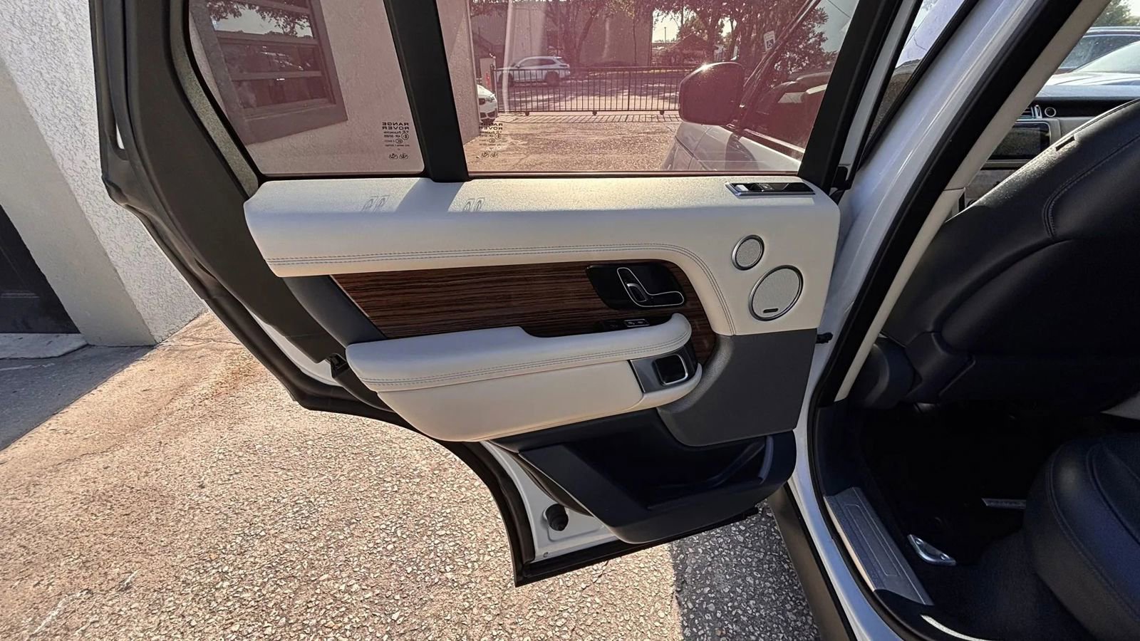 Used 2018 Land Rover Range Rover HSE AWD/4WD image 18
