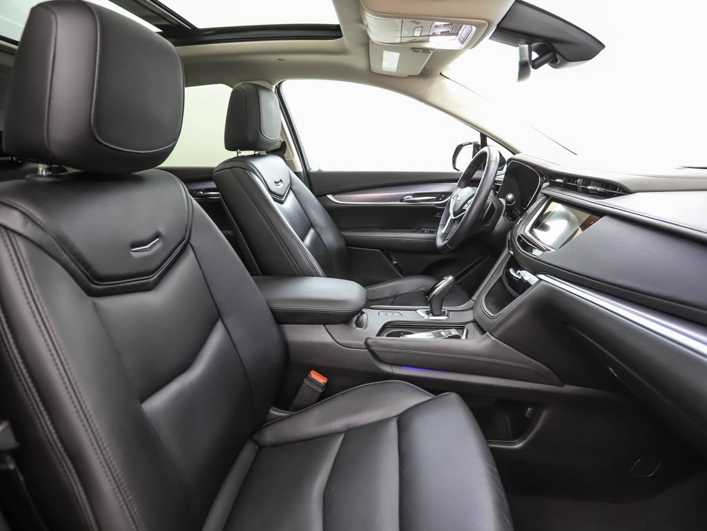 Used 2017 Cadillac XT5 Luxury w/ Driver Awareness Package AWD/4WD image 29