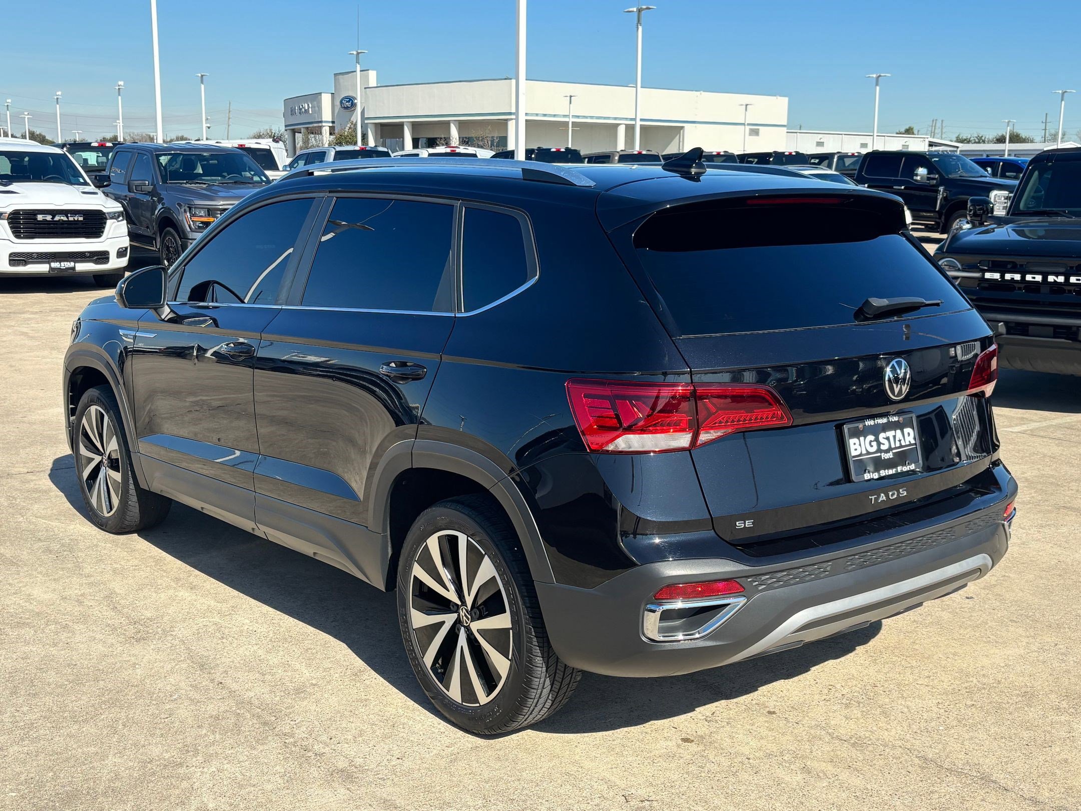 Used 2023 Volkswagen Taos SE image 6