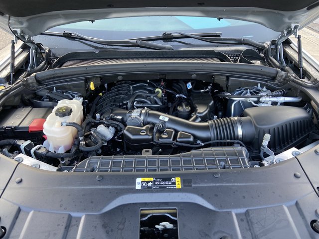 Used 2025 Jeep Grand Cherokee Altitude AWD/4WD image 27