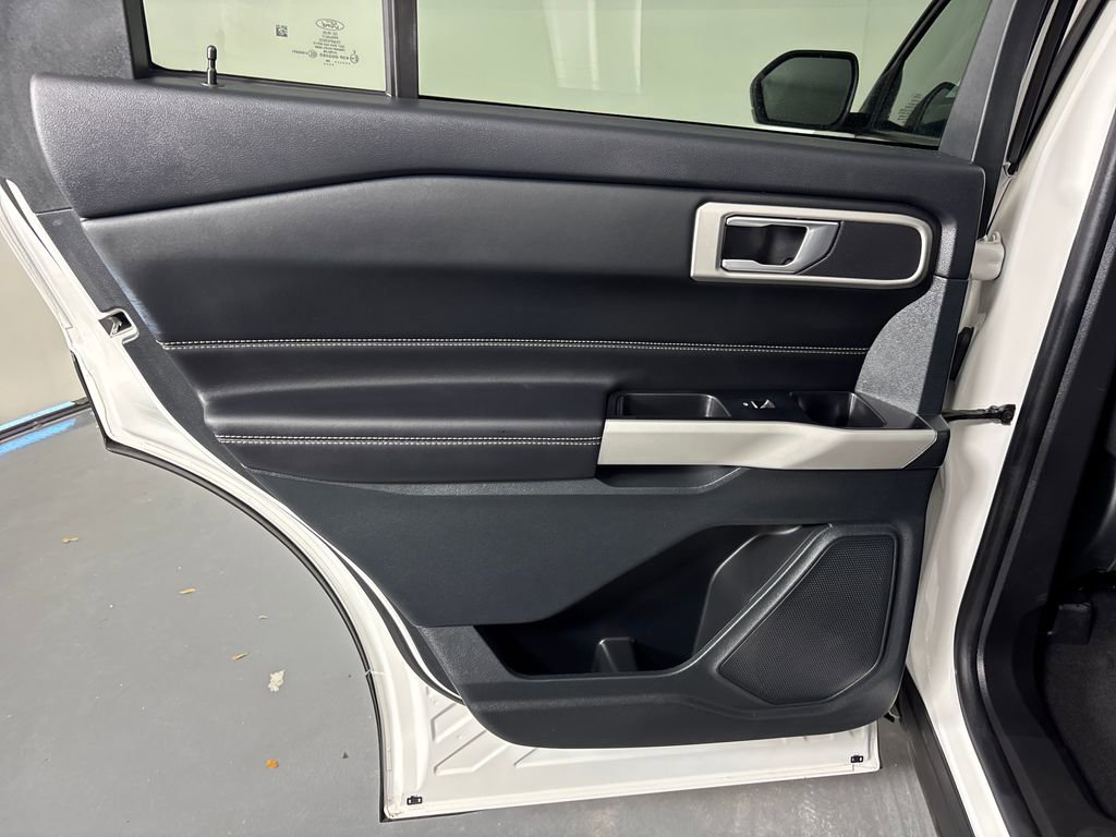 Used 2024 Ford Explorer XLT image 31
