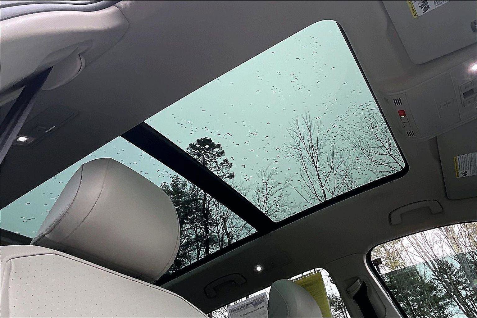 Used 2021 Volkswagen Tiguan SE w/ Panoramic Sunroof Package image 17