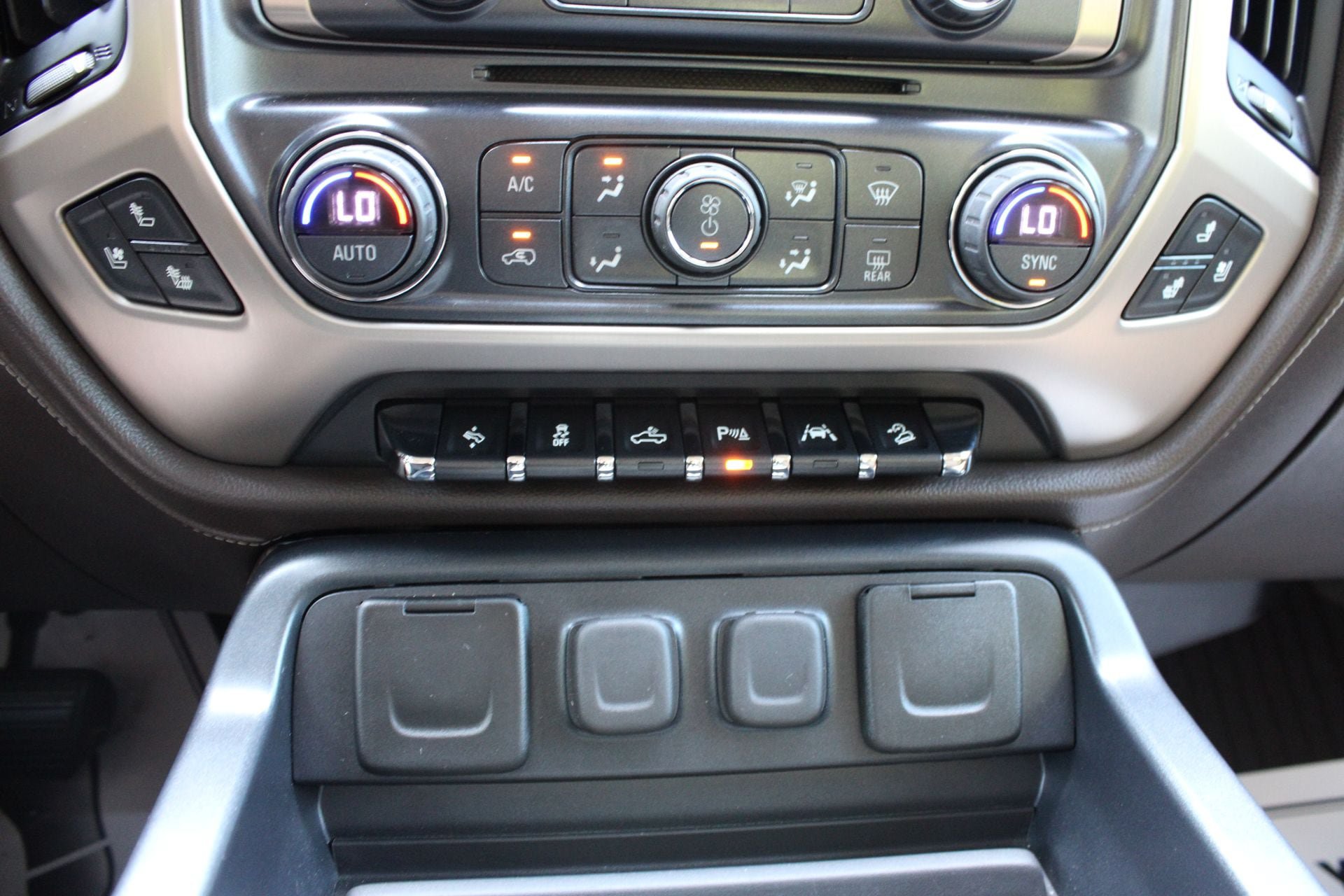 Used 2018 GMC Sierra 1500 Denali AWD/4WD image 36