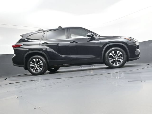 Used 2023 Toyota Highlander XLE AWD/4WD image 31