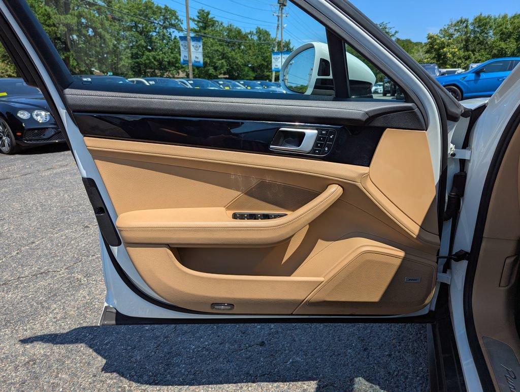 Used 2018 Porsche Panamera RWD image 11