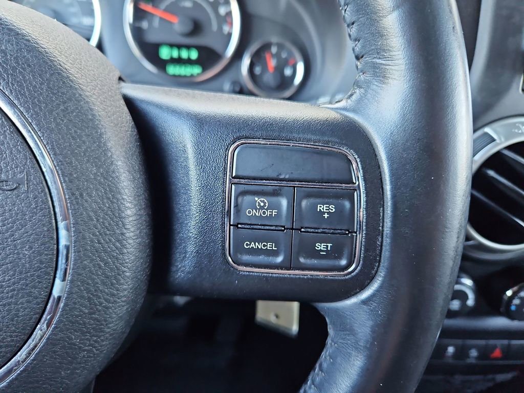 Used 2017 Jeep Wrangler Unlimited Rubicon w/ Connectivity Group AWD/4WD image 12