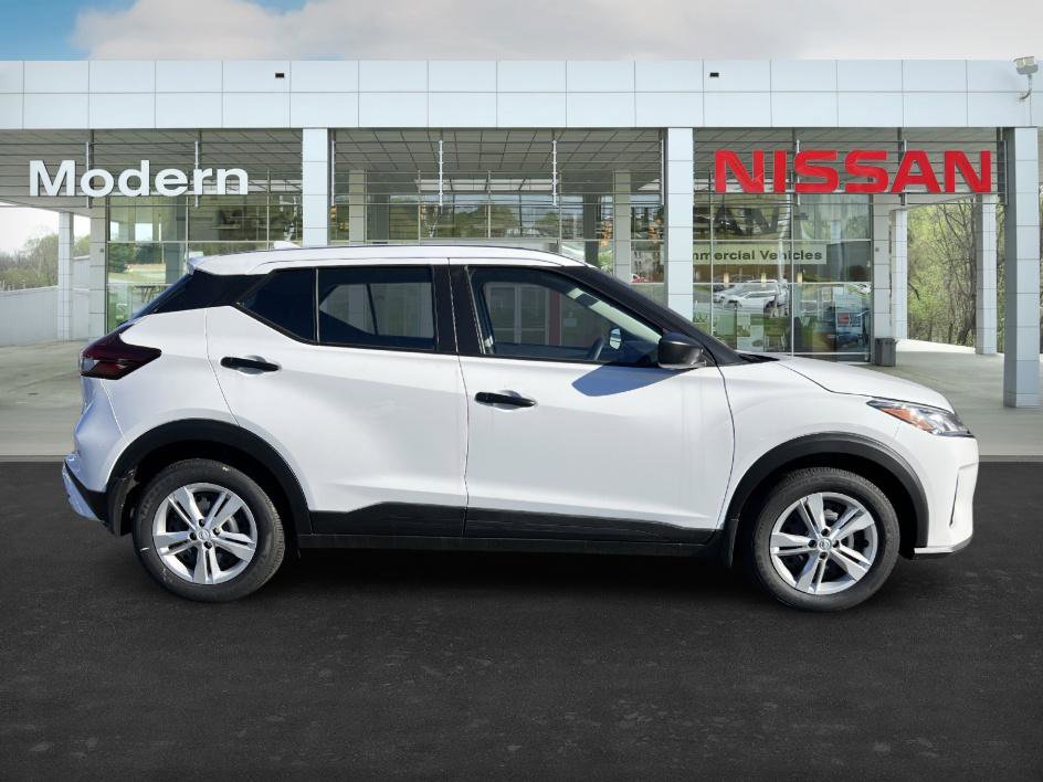 New 2025 Nissan Kicks Play S image 4