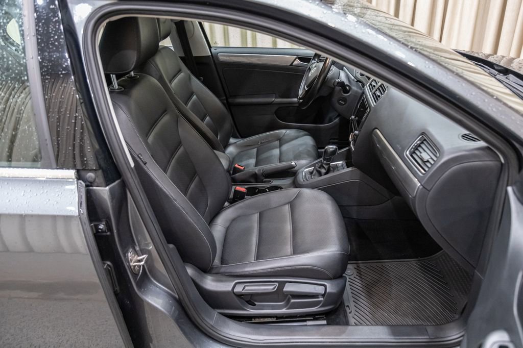 Used 2018 Volkswagen Jetta SE FWD image 10