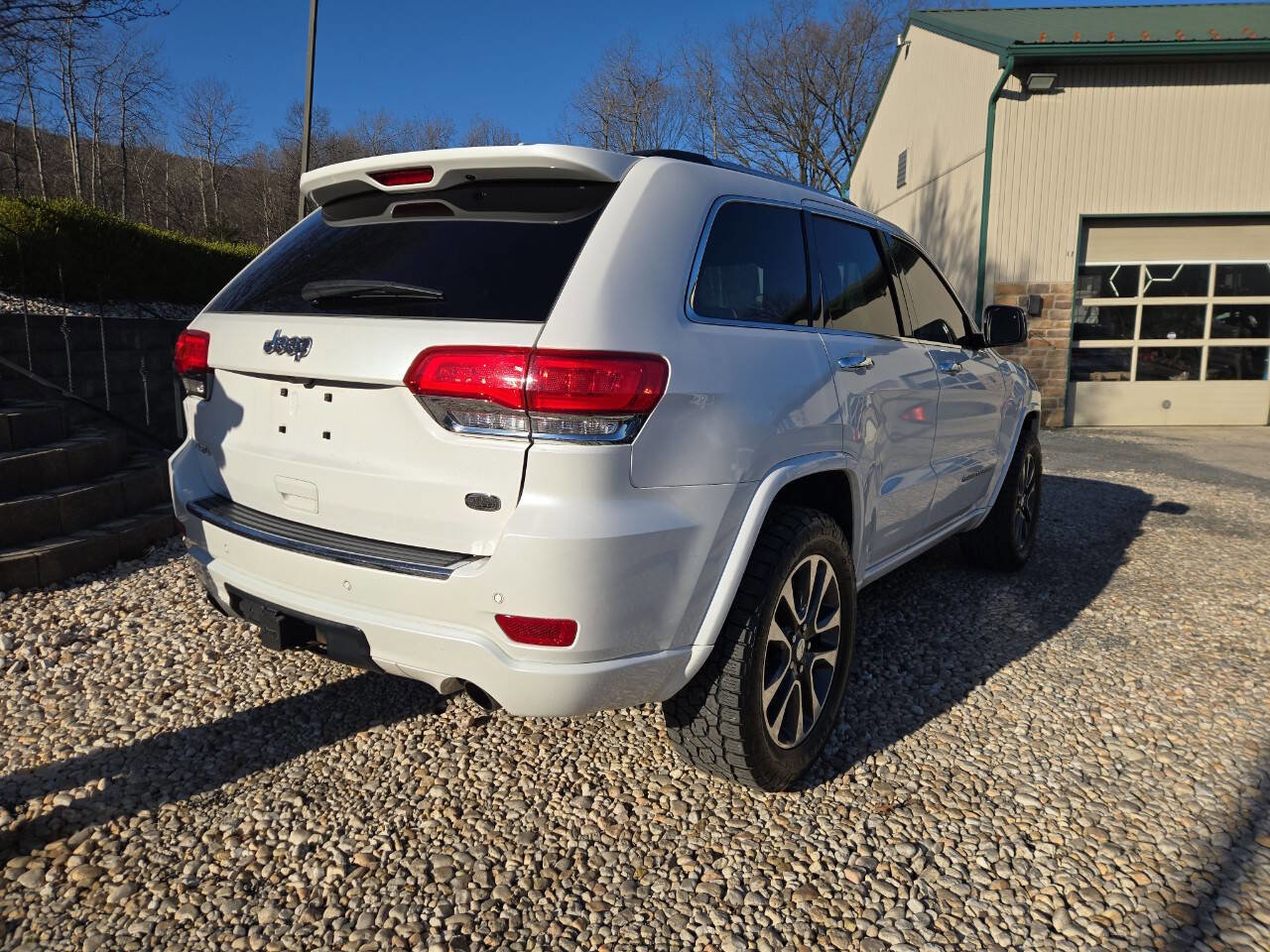 Used 2017 Jeep Grand Cherokee Overland AWD/4WD image 7