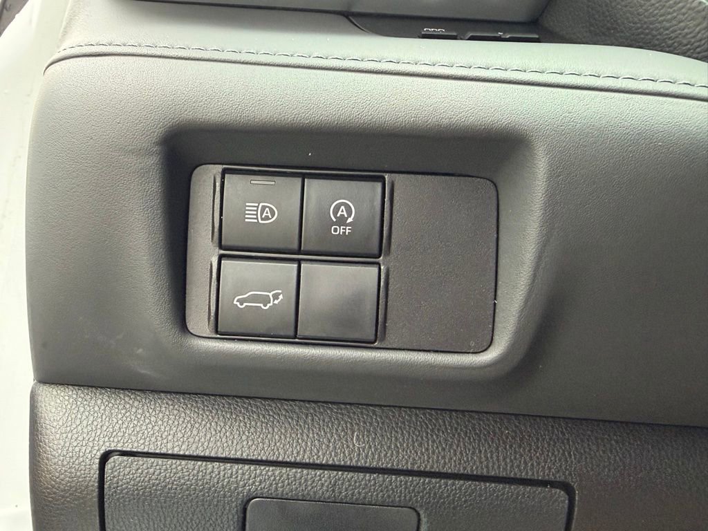 Used 2024 Toyota Highlander LE image 29